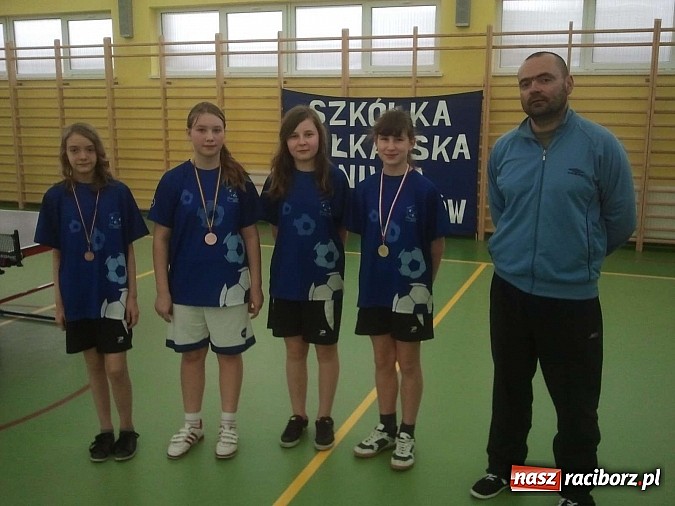 Zdjęcie w galerii na portalu naszraciborz.pl: Pawłów i Pietrowice podzielili się pucharami wiadomości z regionu