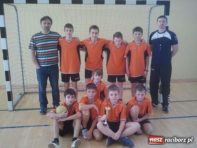 Zdjęcie w galerii na portalu naszraciborz.pl: Pawłów i Pietrowice podzielili się pucharami wiadomości z regionu