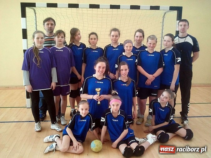 Zdjęcie w galerii na portalu naszraciborz.pl: Pawłów i Pietrowice podzielili się pucharami wiadomości z regionu