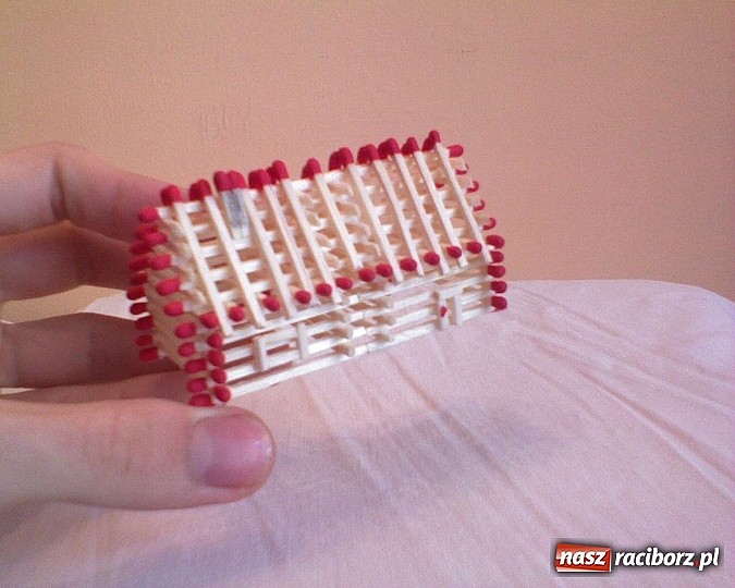 Zdjęcie w galerii na portalu naszraciborz.pl: Wszystko zaczęło się od małej chatki z zapałek... wiadomości z regionu