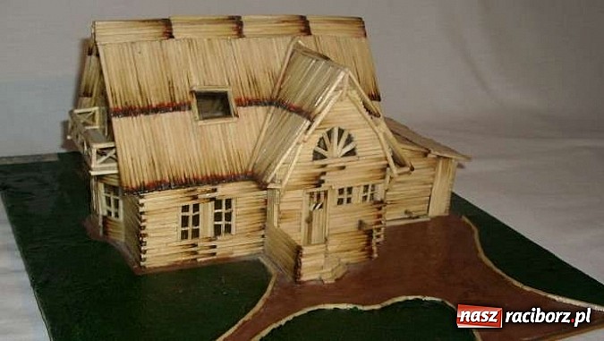 Zdjęcie w galerii na portalu naszraciborz.pl: Wszystko zaczęło się od małej chatki z zapałek... wiadomości z regionu