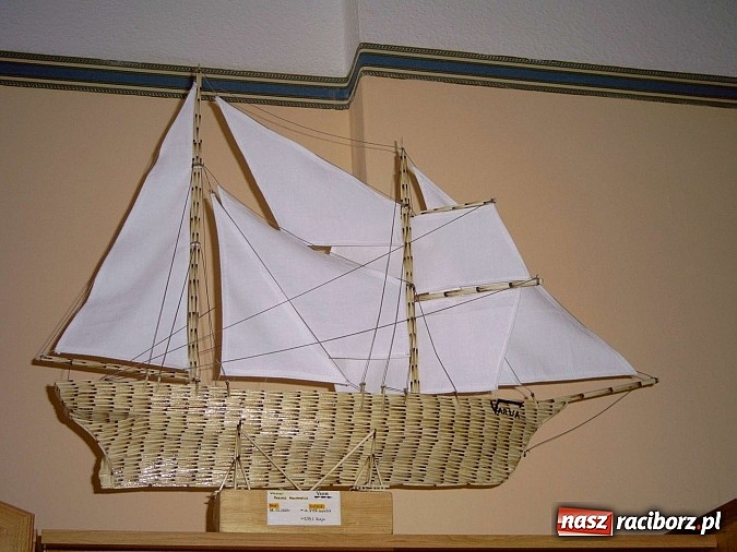 Zdjęcie w galerii na portalu naszraciborz.pl: Wszystko zaczęło się od małej chatki z zapałek... wiadomości z regionu