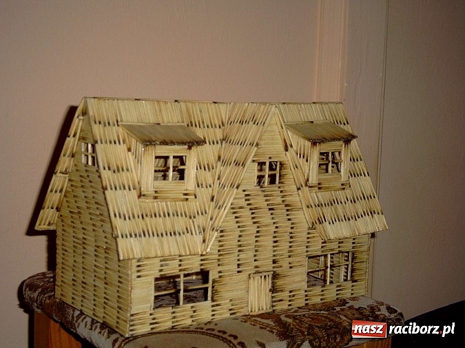 Zdjęcie w galerii na portalu naszraciborz.pl: Wszystko zaczęło się od małej chatki z zapałek... wiadomości z regionu