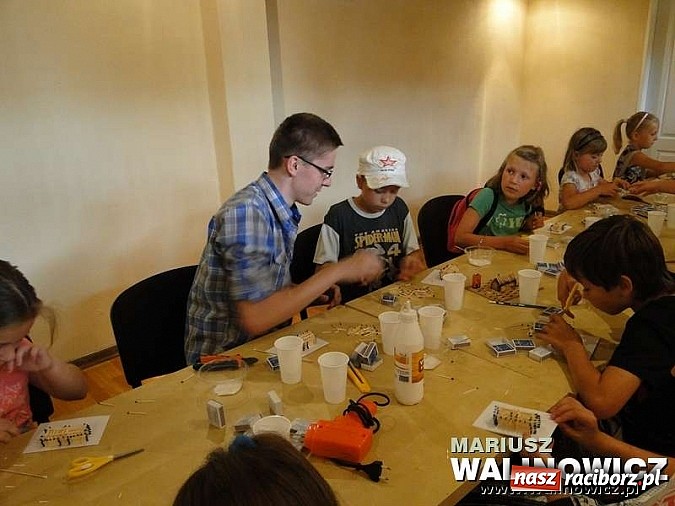 Zdjęcie w galerii na portalu naszraciborz.pl: Wszystko zaczęło się od małej chatki z zapałek... wiadomości z regionu