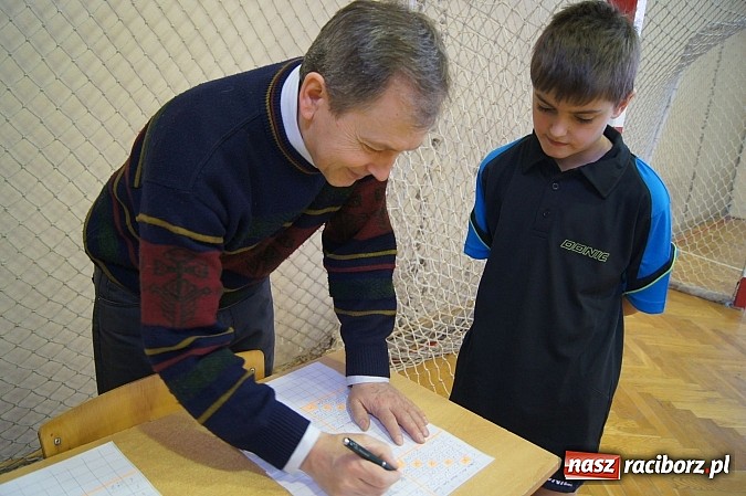 Zdjęcie w galerii na portalu naszraciborz.pl: W Szonowicach rywalizują o puchar wiadomości z regionu