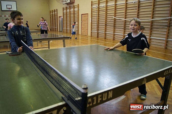 Zdjęcie w galerii na portalu naszraciborz.pl: W Szonowicach rywalizują o puchar wiadomości z regionu