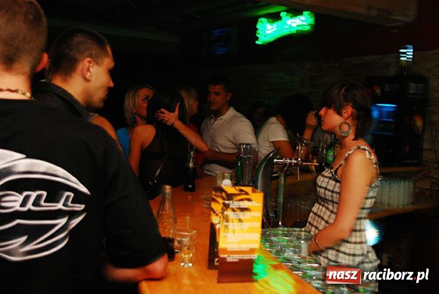 Zdjęcie w galerii na portalu naszraciborz.pl: Magiel towarzyski wiadomości z regionu