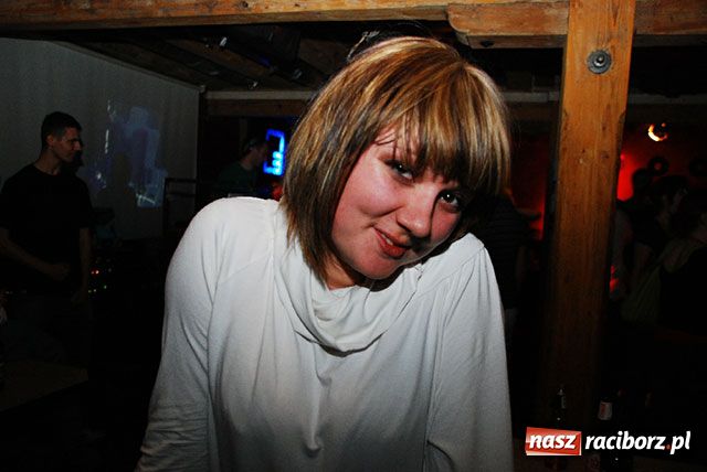 Zdjęcie w galerii na portalu naszraciborz.pl: Magiel towarzyski wiadomości z regionu