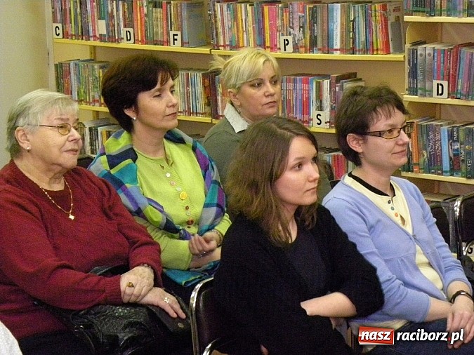 Zdjęcie w galerii na portalu naszraciborz.pl: Kryminaliści w Bibliotece wiadomości z regionu