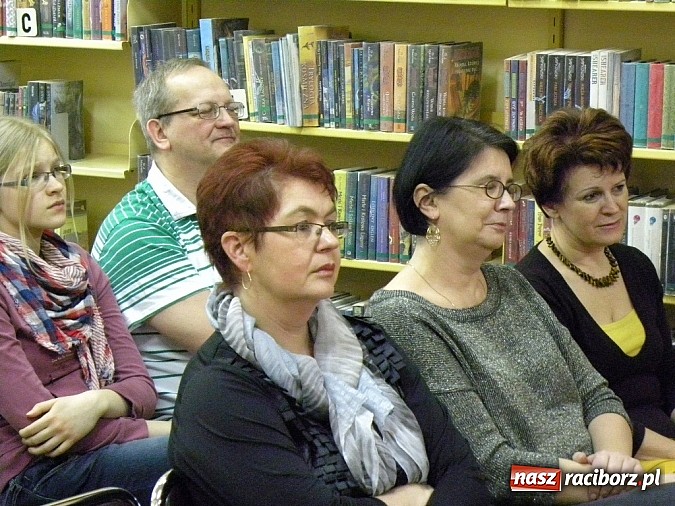 Zdjęcie w galerii na portalu naszraciborz.pl: Kryminaliści w Bibliotece wiadomości z regionu