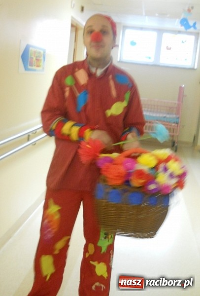Zdjęcie w galerii na portalu naszraciborz.pl: Zobacz zdjęcia z wyjścia wolontariuszy Fundacji Dr Clown na oddział pediatryczny w Raciborzu wiadomości z regionu