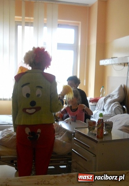 Zdjęcie w galerii na portalu naszraciborz.pl: Zobacz zdjęcia z wyjścia wolontariuszy Fundacji Dr Clown na oddział pediatryczny w Raciborzu wiadomości z regionu