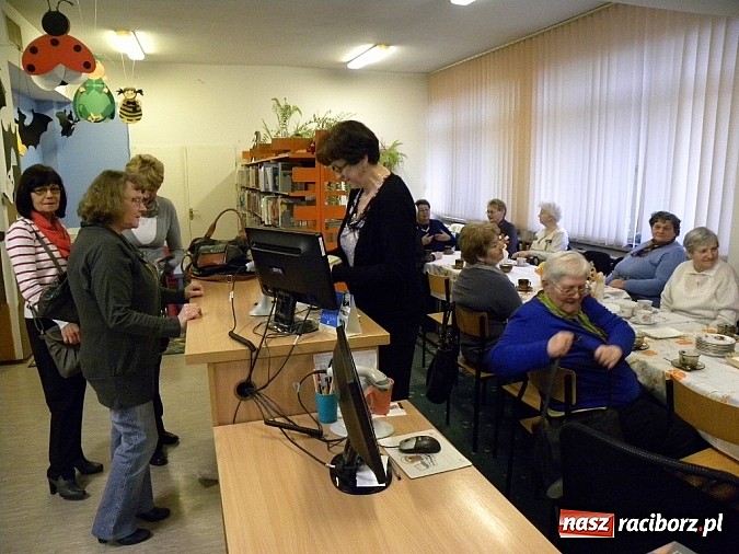 Zdjęcie w galerii na portalu naszraciborz.pl: Książki jak kwiaty wiadomości z regionu
