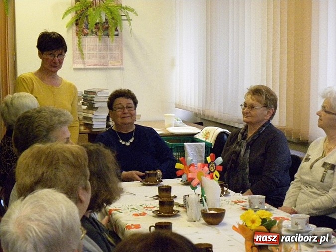 Zdjęcie w galerii na portalu naszraciborz.pl: Książki jak kwiaty wiadomości z regionu