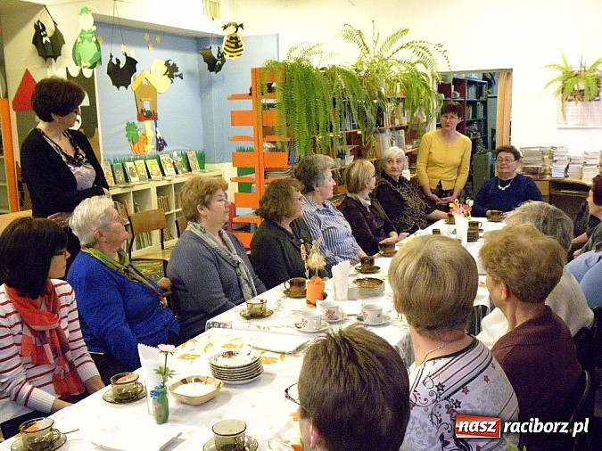 Zdjęcie w galerii na portalu naszraciborz.pl: Książki jak kwiaty wiadomości z regionu