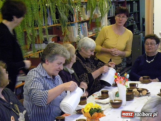 Zdjęcie w galerii na portalu naszraciborz.pl: Książki jak kwiaty wiadomości z regionu