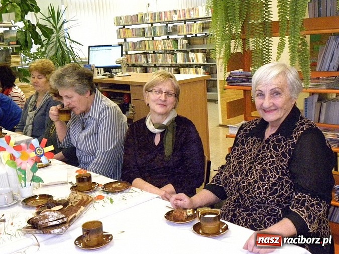 Zdjęcie w galerii na portalu naszraciborz.pl: Książki jak kwiaty wiadomości z regionu