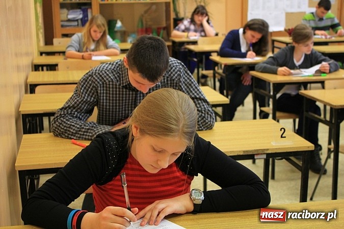 Zdjęcie w galerii na portalu naszraciborz.pl: Adam Moc z Pietrowic zwycięzcą konkursu w I LO wiadomości z regionu