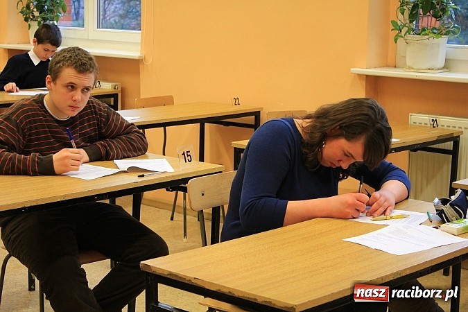 Zdjęcie w galerii na portalu naszraciborz.pl: Adam Moc z Pietrowic zwycięzcą konkursu w I LO wiadomości z regionu