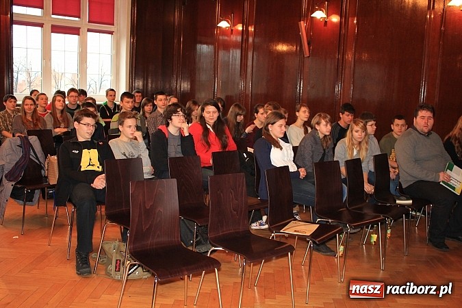 Zdjęcie w galerii na portalu naszraciborz.pl: Adam Moc z Pietrowic zwycięzcą konkursu w I LO wiadomości z regionu