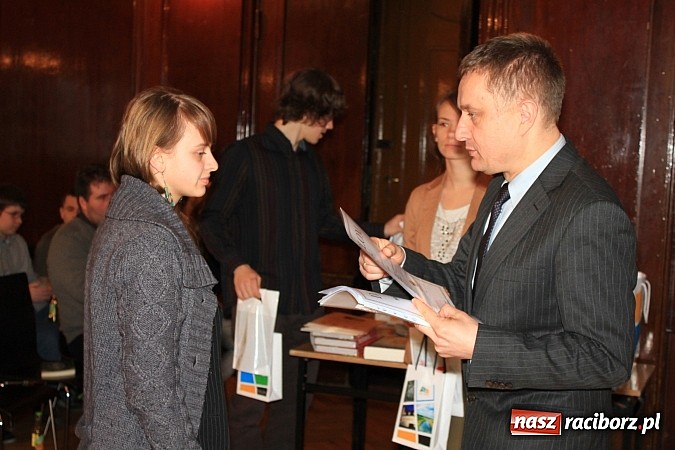 Zdjęcie w galerii na portalu naszraciborz.pl: Adam Moc z Pietrowic zwycięzcą konkursu w I LO wiadomości z regionu