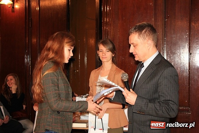 Zdjęcie w galerii na portalu naszraciborz.pl: Adam Moc z Pietrowic zwycięzcą konkursu w I LO wiadomości z regionu