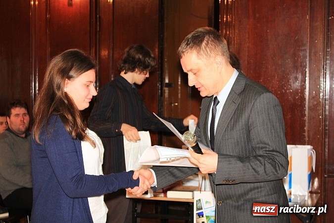 Zdjęcie w galerii na portalu naszraciborz.pl: Adam Moc z Pietrowic zwycięzcą konkursu w I LO wiadomości z regionu