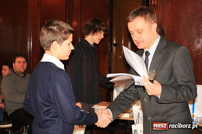 Zdjęcie w galerii na portalu naszraciborz.pl: Adam Moc z Pietrowic zwycięzcą konkursu w I LO wiadomości z regionu