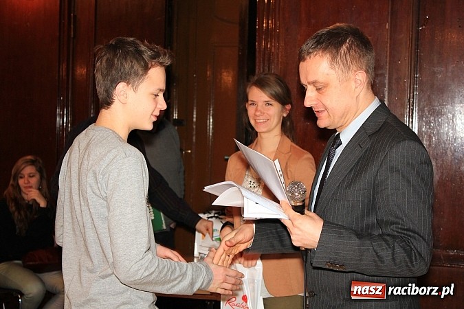 Zdjęcie w galerii na portalu naszraciborz.pl: Adam Moc z Pietrowic zwycięzcą konkursu w I LO wiadomości z regionu