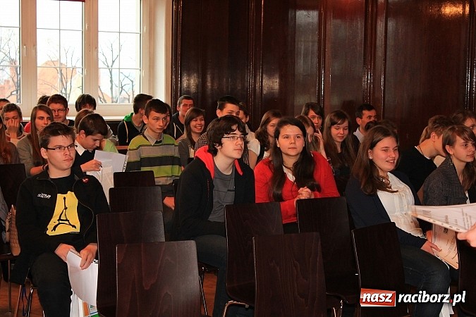 Zdjęcie w galerii na portalu naszraciborz.pl: Adam Moc z Pietrowic zwycięzcą konkursu w I LO wiadomości z regionu