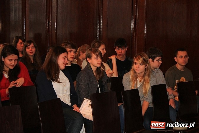 Zdjęcie w galerii na portalu naszraciborz.pl: Adam Moc z Pietrowic zwycięzcą konkursu w I LO wiadomości z regionu