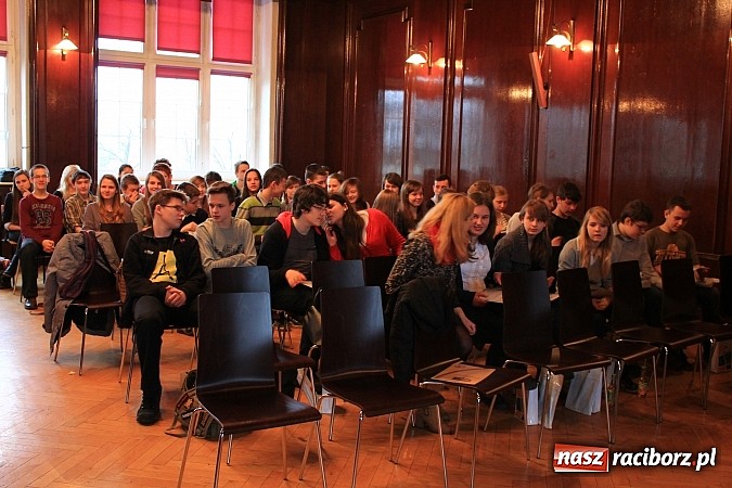 Zdjęcie w galerii na portalu naszraciborz.pl: Adam Moc z Pietrowic zwycięzcą konkursu w I LO wiadomości z regionu