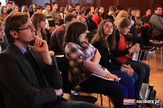 Zdjęcie w galerii na portalu naszraciborz.pl: Adam Moc z Pietrowic zwycięzcą konkursu w I LO wiadomości z regionu