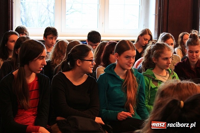 Zdjęcie w galerii na portalu naszraciborz.pl: Adam Moc z Pietrowic zwycięzcą konkursu w I LO wiadomości z regionu