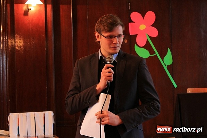 Zdjęcie w galerii na portalu naszraciborz.pl: Adam Moc z Pietrowic zwycięzcą konkursu w I LO wiadomości z regionu