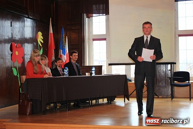 Zdjęcie w galerii na portalu naszraciborz.pl: Adam Moc z Pietrowic zwycięzcą konkursu w I LO wiadomości z regionu