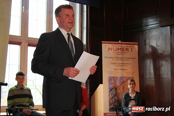 Zdjęcie w galerii na portalu naszraciborz.pl: Adam Moc z Pietrowic zwycięzcą konkursu w I LO wiadomości z regionu