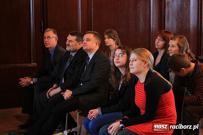 Zdjęcie w galerii na portalu naszraciborz.pl: Adam Moc z Pietrowic zwycięzcą konkursu w I LO wiadomości z regionu