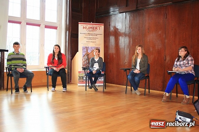 Zdjęcie w galerii na portalu naszraciborz.pl: Adam Moc z Pietrowic zwycięzcą konkursu w I LO wiadomości z regionu