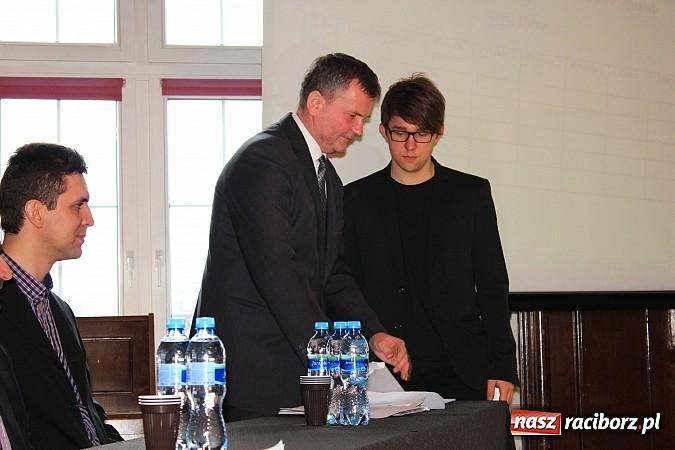 Zdjęcie w galerii na portalu naszraciborz.pl: Adam Moc z Pietrowic zwycięzcą konkursu w I LO wiadomości z regionu