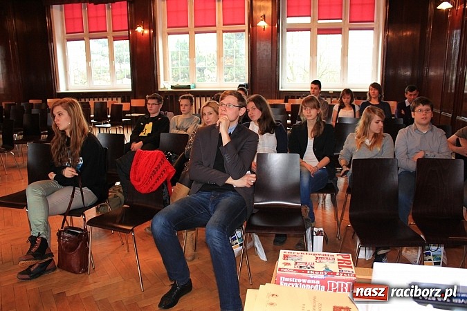 Zdjęcie w galerii na portalu naszraciborz.pl: Adam Moc z Pietrowic zwycięzcą konkursu w I LO wiadomości z regionu