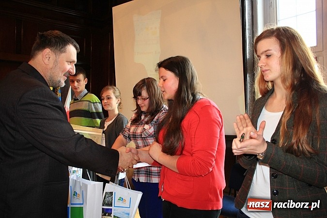 Zdjęcie w galerii na portalu naszraciborz.pl: Adam Moc z Pietrowic zwycięzcą konkursu w I LO wiadomości z regionu