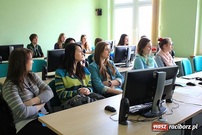 Zdjęcie w galerii na portalu naszraciborz.pl: PWSZ: Jak zrelaksować się przed maturą? wiadomości z regionu