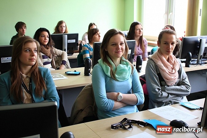 Zdjęcie w galerii na portalu naszraciborz.pl: PWSZ: Jak zrelaksować się przed maturą? wiadomości z regionu