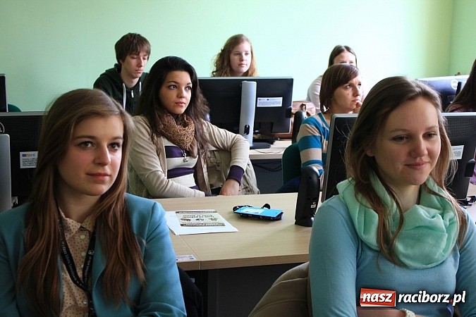 Zdjęcie w galerii na portalu naszraciborz.pl: PWSZ: Jak zrelaksować się przed maturą? wiadomości z regionu