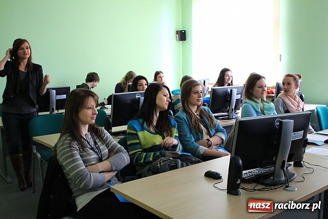 Zdjęcie w galerii na portalu naszraciborz.pl: PWSZ: Jak zrelaksować się przed maturą? wiadomości z regionu