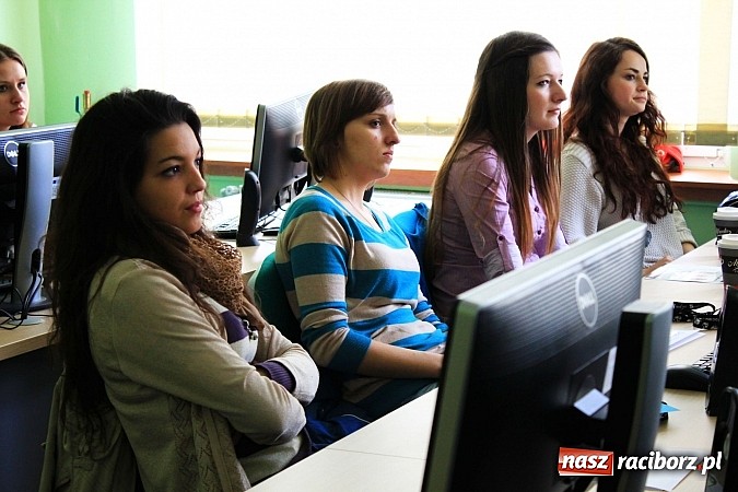 Zdjęcie w galerii na portalu naszraciborz.pl: PWSZ: Jak zrelaksować się przed maturą? wiadomości z regionu