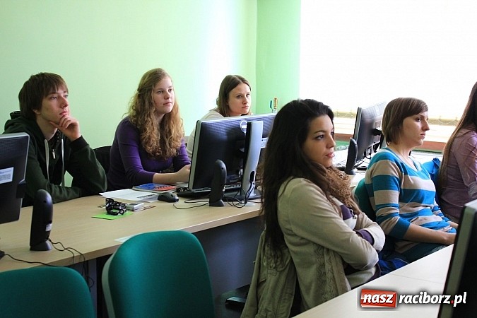 Zdjęcie w galerii na portalu naszraciborz.pl: PWSZ: Jak zrelaksować się przed maturą? wiadomości z regionu