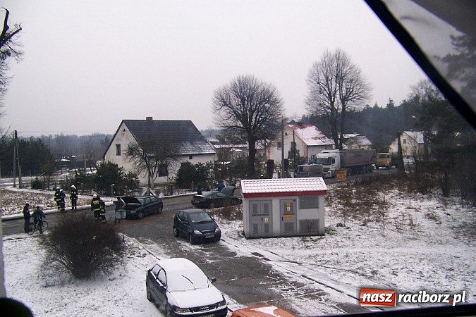 Zdjęcie w galerii na portalu naszraciborz.pl: Wypadek w Kuźni. Jedna osoba w szpitalu wiadomości z regionu