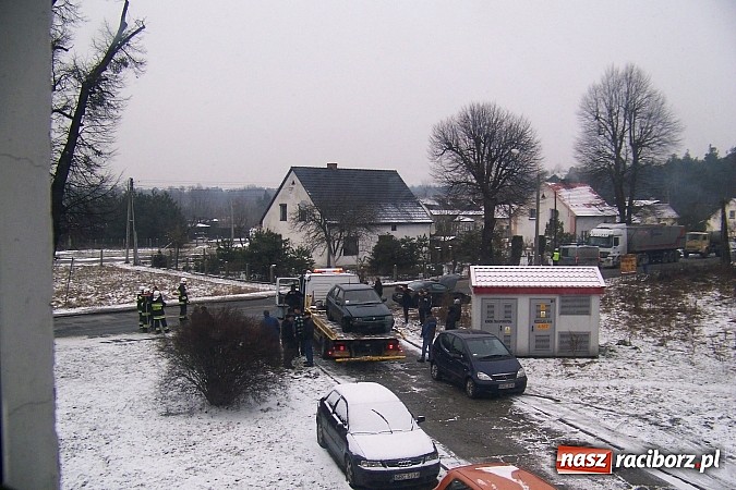 Zdjęcie w galerii na portalu naszraciborz.pl: Wypadek w Kuźni. Jedna osoba w szpitalu wiadomości z regionu